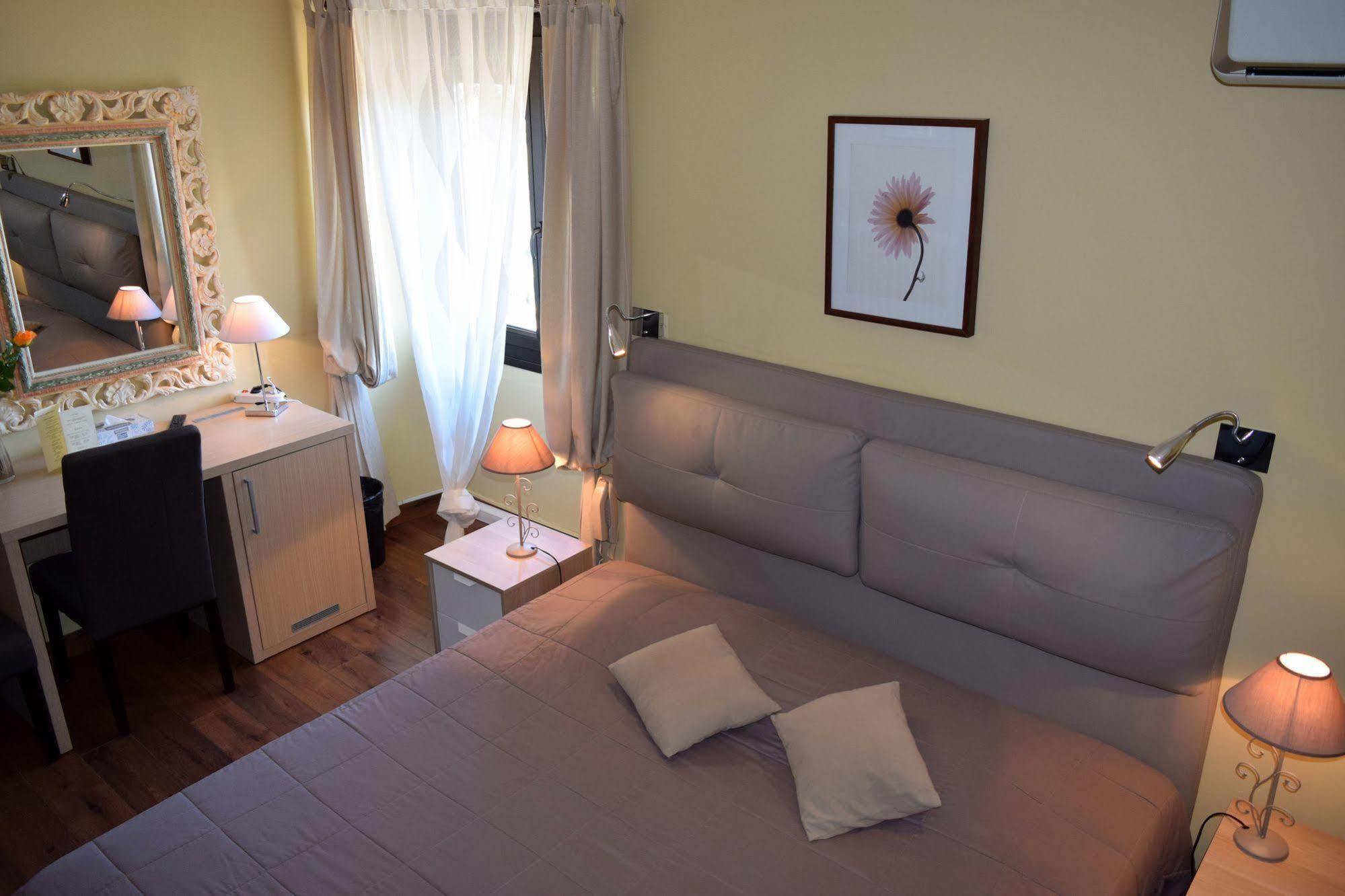 Le Logis Du Guetteur Hotell Les Arcs-sur-Argens Eksteriør bilde